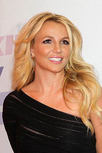 Britney, Will.i.am, Avril, and more do concert together