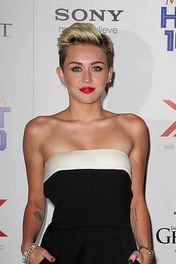 Maxim hosts hotties party