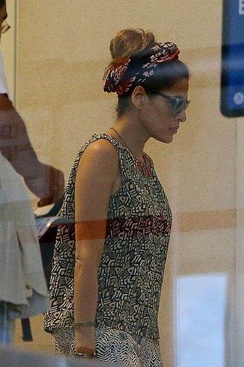 Eva Mendes at the airport