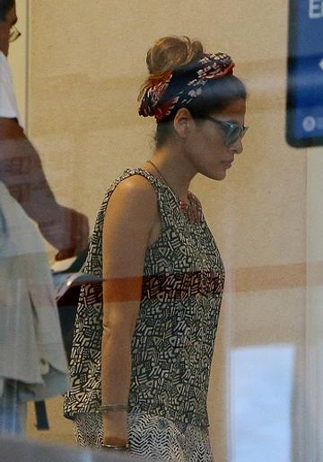 Eva Mendes at the airport