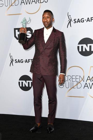 LOS ANGELES, CA - JANUARY 27:  Mahershala Ali, winner of Outstanding Performance by a Male Actor in a Supporting Role for 'Green Book,' poses in the press room during the 25th Annual Screen Actors Guild Awards at The Shrine Auditorium on January 27, 2019 in Los Angeles, California.  (Photo by Frazer Harrison/Getty Images)