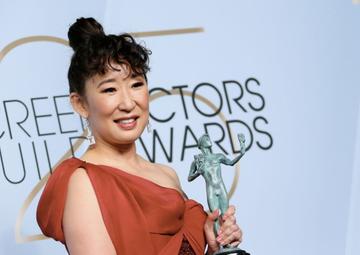 Outstanding Performance by a Female Actor in a Drama Series for "Killing Eve" winner Sandra Oh poses in the press room during the 25th Annual Screen Actors Guild Awards at the Shrine Auditorium in Los Angeles on January 27, 2019. (Photo by Jean-Baptiste LACROIX / AFP)        (Photo credit should read JEAN-BAPTISTE LACROIX/AFP/Getty Images)