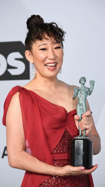 LOS ANGELES, CA - JANUARY 27:  Sandra Oh, winner of Outstanding Performance by a Female Actor in a Drama Series for 'Killing Eve,' poses in the press room during the 25th Annual Screen Actors Guild Awards at The Shrine Auditorium on January 27, 2019 in Los Angeles, California.  (Photo by Frazer Harrison/Getty Images)