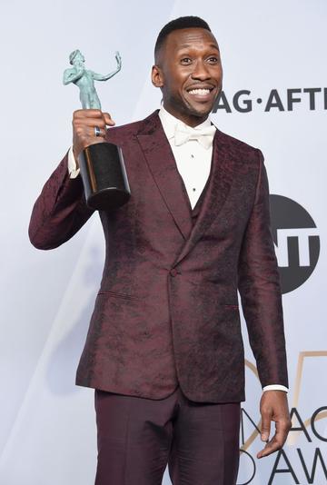 LOS ANGELES, CA - JANUARY 27:   Mahershala Ali, winner of Outstanding Performance by a Male Actor in a Supporting Role for 'Green Book,' poses in the press room during the 25th Annual Screen Actors Guild Awards at The Shrine Auditorium on January 27, 2019 in Los Angeles, California. 480645  (Photo by Gregg DeGuire/Getty Images for Turner)