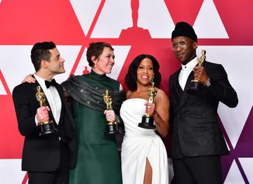 TOPSHOT - (L-R) Rami Malek, winner of Best Actor for 'Bohemian Rhapsody'; Olivia Colman, winner of Best Actress for 'The Favourite'; Regina King, winner of Best Supporting Actress for 'If Beale Street Could Talk'; and Mahershala Ali, winner of Best Supporting Actor for 'Green Book' pose in the press room during the 91st Annual Academy Awards at the Dolby Theater in Hollywood, California on February 24, 2019. (Photo by FREDERIC J. BROWN / AFP)        (Photo credit should read FREDERIC J. BROWN/AFP/Getty Images)