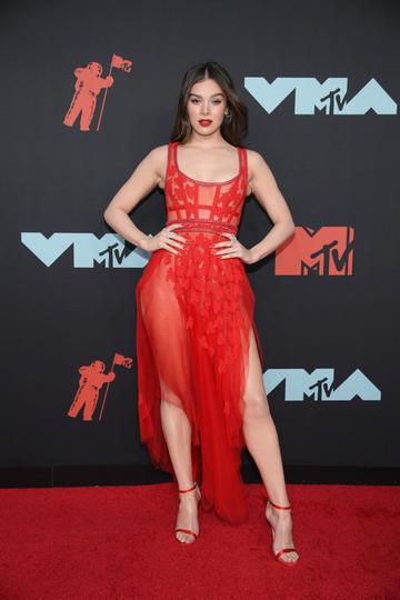 Hailee Steinfeld attends the 2019 MTV Video Music Awards at Prudential Center on August 26, 2019 in Newark, New Jersey. (Photo by Dimitrios Kambouris/Getty Images)