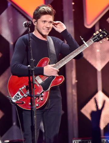 NEW YORK, NY - DECEMBER 09:  Niall Horan performs onstage during Z100's Jingle Ball 2016 at Madison Square Garden on December 9, 2016 in New York, New York.  (Photo by Mike Coppola/Getty Images for iHeart)