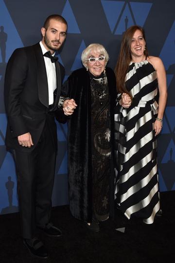 Italian director Lina Wertmuller (C), her daughter French actress Maria Zulima Job (R) and her boyfriend Alessandro Santoni arrive to attend the 11th Annual Governors Awards gala hosted by the Academy of Motion Picture Arts and Sciences at the Dolby Theater in Hollywood. (Photo by Chris Delmas / AFP) (Photo by CHRIS DELMAS/AFP via Getty Images)