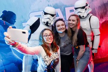 Bella Domingues, Megan Loughrey and Leigh Brady pictured at the Irish premiere screening of Star Wars: The Rise of Skywalker at Cineworld, Dublin.
Picture: Andres Poveda
