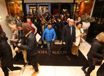 26/12/2019 Brown Thomas Sale. Pictured are Customers today (26th December 2019) at the highly anticipated Brown Thomas Sale.

Photo: Sasko Lazarov/Photocall Ireland