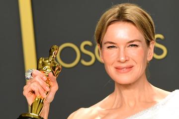 US actress Renee Zellweger poses in the press room with the Oscar for for Best Actress for "Judy" during the 92nd Oscars at the Dolby Theater in Hollywood, California on February 9, 2020. (Photo by FREDERIC J. BROWN / AFP) (Photo by FREDERIC J. BROWN/AFP via Getty Images)