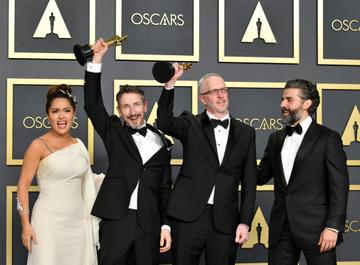 Sound editors Mark Taylor and Stuart Wilson, winners of the Sound Mixing award for “1917,”  pose with Salma Hayek (L) and Oscar Isaac (R) in the press room during the 92nd Annual Academy Awards at Hollywood and Highland on February 09, 2020 in Hollywood, California. (Photo by Amy Sussman/Getty Images)