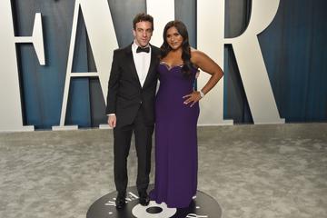 BJ Novak and Mindy Kaling attend the 2020 Vanity Fair Oscar Party at Wallis Annenberg Center for the Performing Arts on February 09, 2020 in Beverly Hills, California. (Photo by David Crotty/Patrick McMullan via Getty Images)