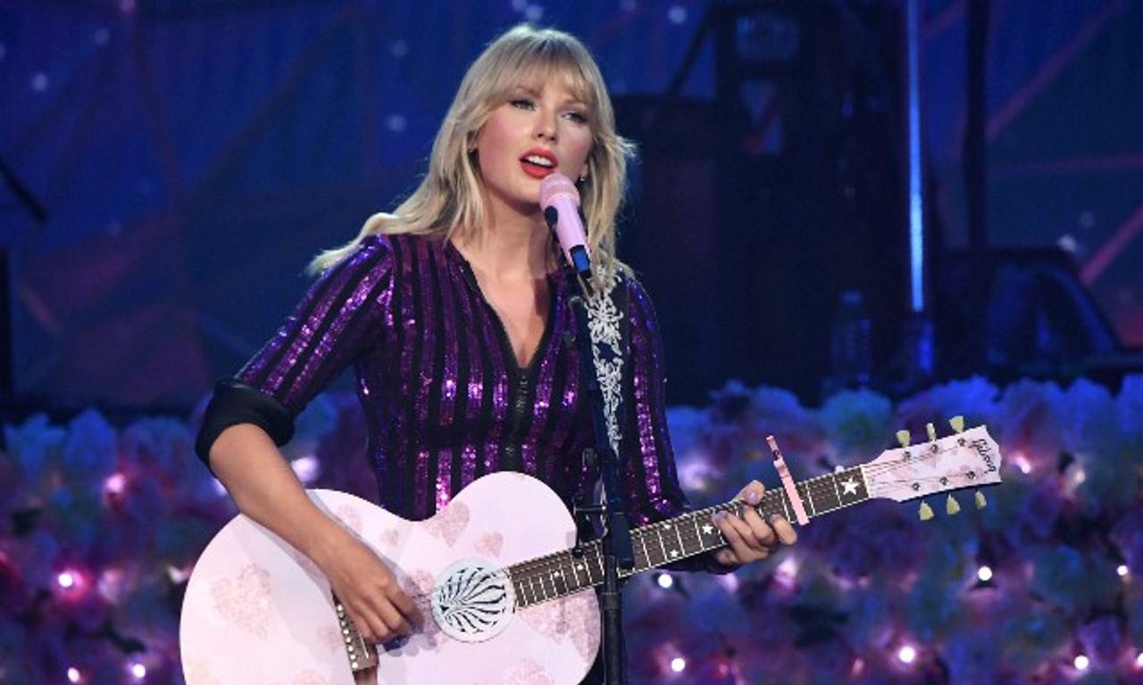 Taylor Swift shares tracklist for her new album following leak