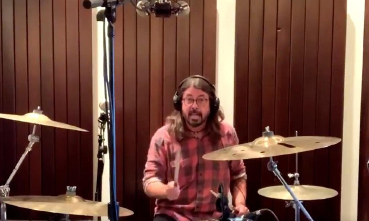 Dave Grohl and a 10yearold girl are having a virtual drum battle, and
