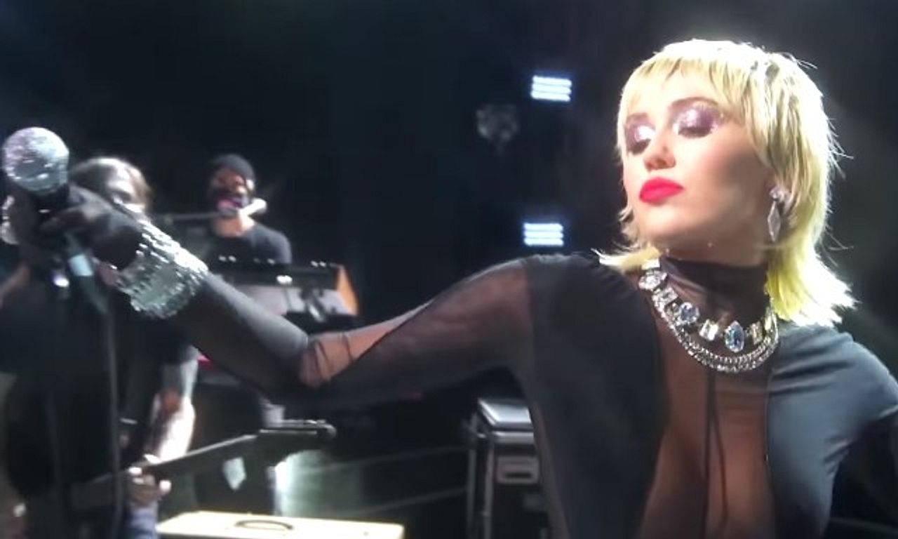 Miley Cyrus Covered Blondie's 'heart Of Glass', And Even Debbie Harry 