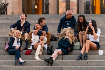  Tavi Gevinson, Thomas Doherty, Eli Brown, Jordan Alexander, Emily Alyn Lind, Evan Mock, Savannah Lee Smith and Zion Moreno are seen filming for 'Gossip Girl' outside the Metropolitan Museum of Art in the Upper East Side on November 10, 2020 in New York City. (Photo by Gotham/GC Images)