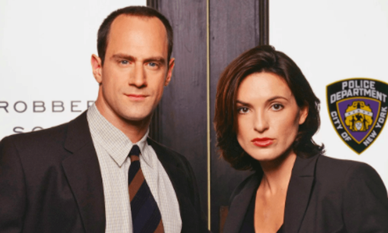 Set photos show Stabler and Benson have reunited on 'Law & Order: SVU'