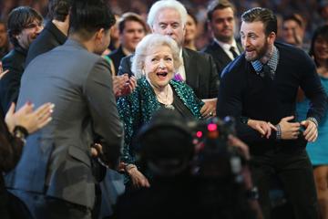 Actress Betty White accepts the award for Favorite TV Icon during The 41st Annual People's Choice Awards at Nokia Theatre LA Live on January 7, 2015 in Los Angeles, California.  (Photo by Christopher Polk/Getty Images for The People's Choice Awards)
