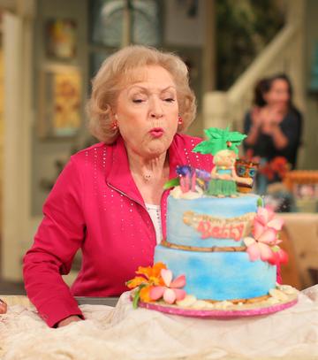 Actress Betty White poses at the celebration of her 93rd birthday on the set of "Hot in Cleveland"  held at CBS Studios - Radford on January 16, 2015 in Studio City, California.  (Photo by Mark Davis/Getty Images for TV Land)