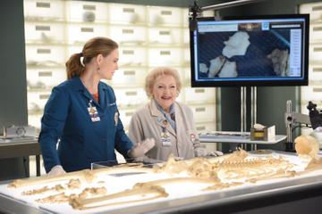 Emily Deschanel and guest star Betty White in the "The Carpals in the Coy-Wolves" episode of BONES airied on FOX. (Photo by FOX Image Collection via Getty Images)