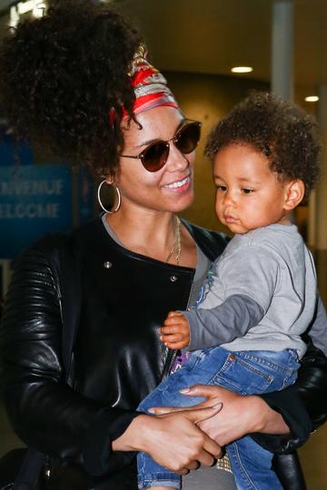 2016: Singer Alicia Keys and her son Genesis Ali Dean arrive at Charles-de-Gaulle airport on May 31, 2016 in Paris, France.  (Photo by Marc Piasecki/GC Images)