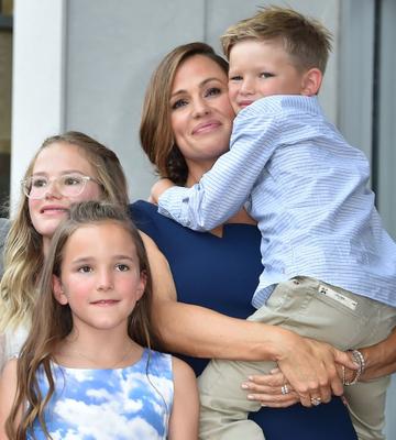 Actress Jennifer Garner poses with her children Violet Affleck, Seraphina Rose Elizabeth Affleck and Samuel Garner Affleck at her star on the Hollywood Walk of Fame, August 20, 2018 in Hollywood, California. - Garner, who received the 2,641st star in the Motion Picture category, stars in the soon to be released film "Peppermint." (Photo by Robyn Beck / AFP)        (Photo credit should read ROBYN BECK/AFP via Getty Images)
