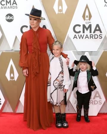 P!nk, Willow Hart, and Jameson Hart attend the 53nd annual CMA Awards at Bridgestone Arena on November 13, 2019 in Nashville, Tennessee. (Photo by Taylor Hill/Getty Images)