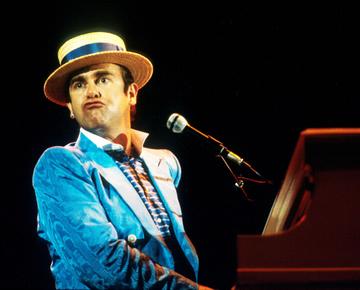 IRVINE, CALIFORNIA - AUGUST 26: British musician Elton John (born Reginald Dwight) performs in concert, August 26,1984 at Irvine Meadows Amphitheater in Irvine, California. (Photo by Getty Images/Bob Riha Jr.)