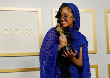  H.E.R., winner of Best Original Song for "Fight For You" from "Judas and the Black Messiah," poses in the press room at the Oscars on Sunday, April 25, 2021, at Union Station in Los Angeles. (Photo by Chris Pizzello-Pool/Getty Images)