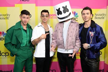 (L-R) Nick Jonas and Joe Jonas of Jonas Brothers, Marshmello, and Kevin Jonas of Jonas Brothers pose backstage for the 2021 Billboard Music Awards, broadcast on May 23, 2021 at Microsoft Theater in Los Angeles, California. (Photo by Rich Fury/Getty Images for dcp)
