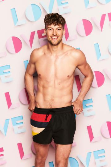 24 year old Hugo Hammond hails from New Hampshire. He is a P.E teacher and will be the first ever Love Island contestant with a physical disability.