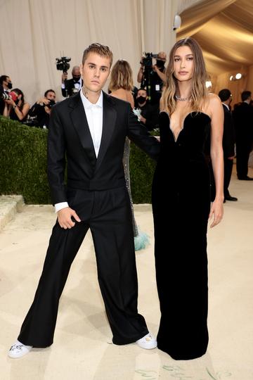 NEW YORK, NEW YORK - SEPTEMBER 13: Justin Bieber and  Hailey Bieber attend The 2021 Met Gala Celebrating In America: A Lexicon Of Fashion at Metropolitan Museum of Art on September 13, 2021 in New York City. (Photo by Dimitrios Kambouris/Getty Images for The Met Museum/Vogue )