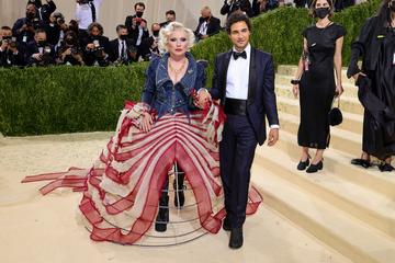NEW YORK, NEW YORK - SEPTEMBER 13: Debbie Harry and Zac Posen attend The 2021 Met Gala Celebrating In America: A Lexicon Of Fashion at Metropolitan Museum of Art on September 13, 2021 in New York City. (Photo by Theo Wargo/Getty Images)