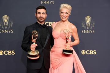 LOS ANGELES, CALIFORNIA - SEPTEMBER 19: (L-R) Brett Goldstein, winner of the Outstanding Supporting Actor in a Comedy Series award for ‘Ted Lasso,’ and Hannah Waddingham, winner of the Outstanding Supporting Actress in a Comedy Series award for ‘Ted Lasso,’ pose in the press room during the 73rd Primetime Emmy Awards at L.A. LIVE on September 19, 2021 in Los Angeles, California. (Photo by Rich Fury/Getty Images)