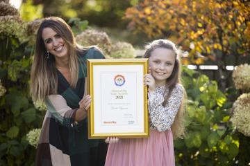 Repro Free: 22/10/2021 Louise Lynam from County Laois was names Mum of the Year at the Woman’s Way and Beko Mum of the Year Award at the Intercontinental Hotel pictured with daughter Kiera (9). The single mother of two girls, Jessica (15) and Kiera (9) has been working on the frontline since the start of the pandemic as a healthcare assistant in the Accident and Emergency Department. Nominated for the award by Cystic Fibrosis Ireland, Louise and youngest daughter Kiera are ambassadors for the charity and have fundraised tirelessly over the years. Picture Andres Poveda