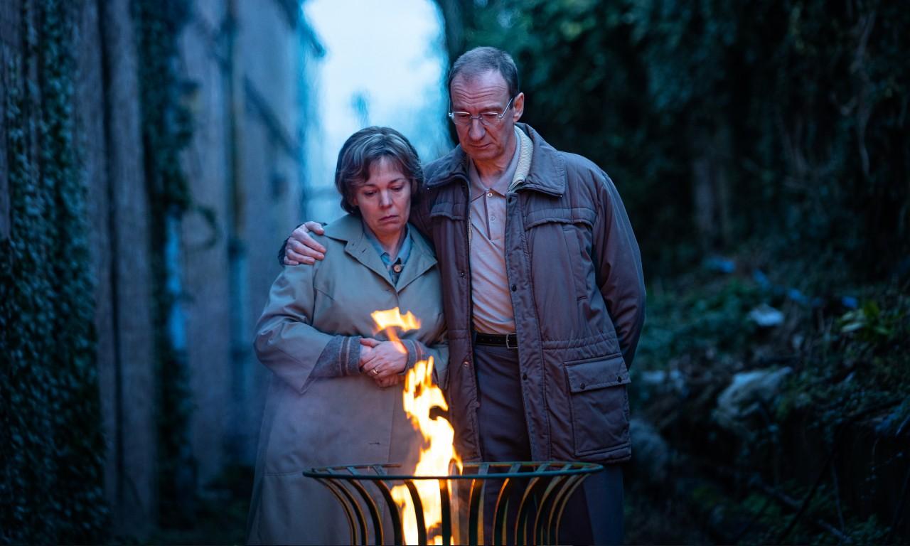 Here's our new look at Olivia Colman and David Thewlis in 'Landscapers'