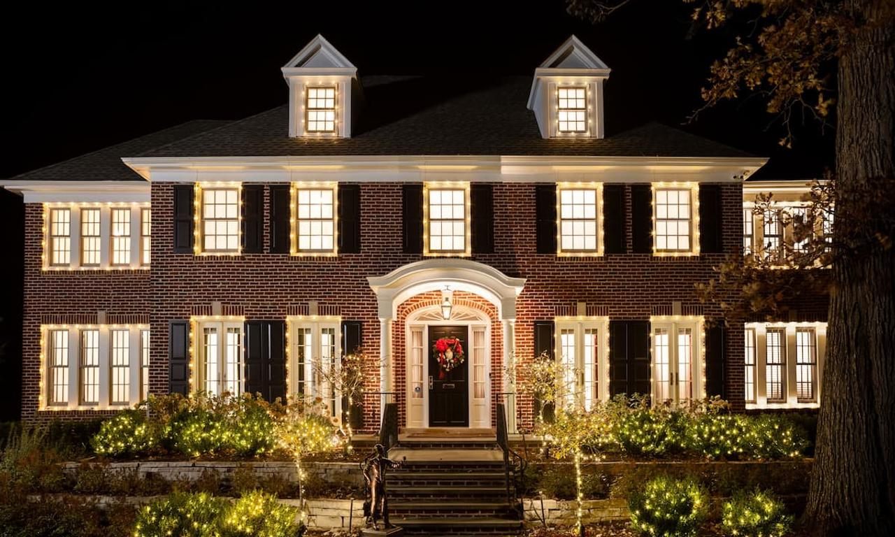 Kendrick Mansion Christmas 2022 The House From 'Home Alone' Is Available To Rent On Airbnb For One Night  Only