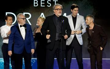  L-R) Kieran Culkin, Brian Cox, J. Smith-Cameron, Scott Ferguson, Nicholas Braun, and Jeremy Strong accept the Best Drama Series award for 'Succession' onstage during the 27th Annual Critics Choice Awards at Fairmont Century Plaza on March 13, 2022 in Los Angeles, California. (Photo by Frazer Harrison/Getty Images )