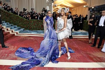 NEW YORK, NEW YORK - MAY 02: (L-R) Teyana Taylor and Winnie Harlow attend The 2022 Met Gala Celebrating "In America: An Anthology of Fashion" at The Metropolitan Museum of Art on May 02, 2022 in New York City. (Photo by Dimitrios Kambouris/Getty Images for The Met Museum/Vogue)
