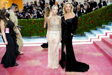 NEW YORK, NEW YORK - MAY 02: (L-R) Lila Grace Moss and Kate Moss attend The 2022 Met Gala Celebrating "In America: An Anthology of Fashion" at The Metropolitan Museum of Art on May 02, 2022 in New York City. (Photo by Jeff Kravitz/FilmMagic)