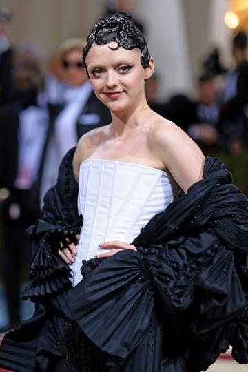 NEW YORK, NEW YORK - MAY 02: Maisie Williams attends The 2022 Met Gala Celebrating "In America: An Anthology of Fashion" at The Metropolitan Museum of Art on May 02, 2022 in New York City. (Photo by Dimitrios Kambouris/Getty Images for The Met Museum/Vogue)
