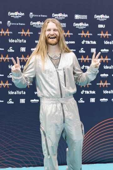 United Kingdom’s Sam Ryder pictured on the Turquoise Carpet in Turin for the Eurovision Song Contest 2022 Opening Ceremony at the Venaria Reale. Picture Andres Poveda