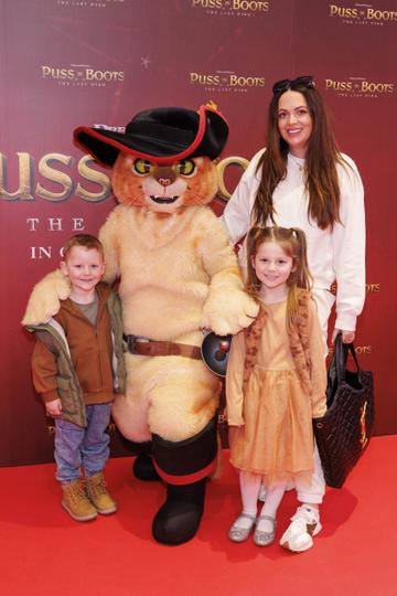 Danielle O’ Brien with Ollie (4) and Everleigh (5)  pictured at a special preview screening of PUSS IN BOOTS: THE LAST WISH at Movies @ The Square. PUSS IN BOOTS: THE LAST WISH is in cinemas nationwide from February 3rd. Picture Andres Poveda 