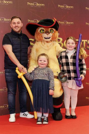Leke Hogan Katy Farrelly (4) Abbie Farrelly (8) from Tallaght pictured at a special preview screening of PUSS IN BOOTS: THE LAST WISH at Movies @ The Square. PUSS IN BOOTS: THE LAST WISH is in cinemas nationwide from February 3rd. Picture Andres Poveda