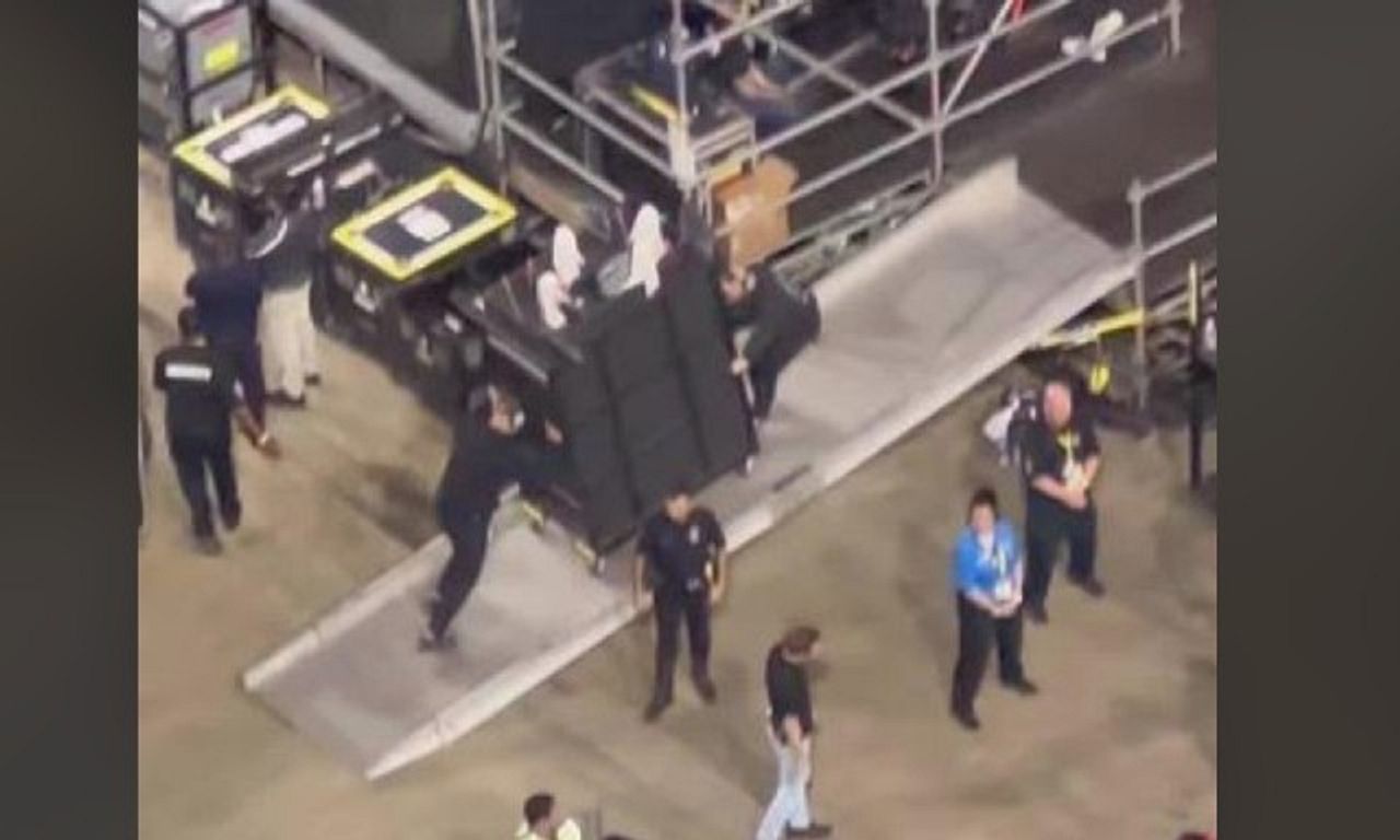 Here's Taylor Swift secretly arriving on stage in a cleaning trolley