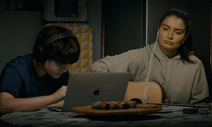'Flora and Son' tries to find a melody in its cynicism 'Flora and Son' tries to find a melody in its cynicism