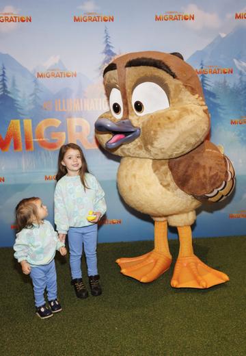 Penelopie (1) and Matilda Holmes (5) from Rathgar pictured with Gwen at the Irish premiere screening of Migration at Movies@ The Square. From Illumination, Migration is in cinemas from Friday February 2nd. Photo Andres Poveda