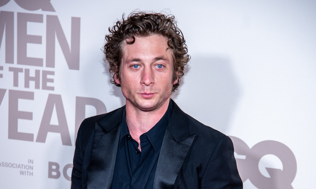 'The Bear's Jeremy Allen White Is The 'top Choice' To Play Bruce ...